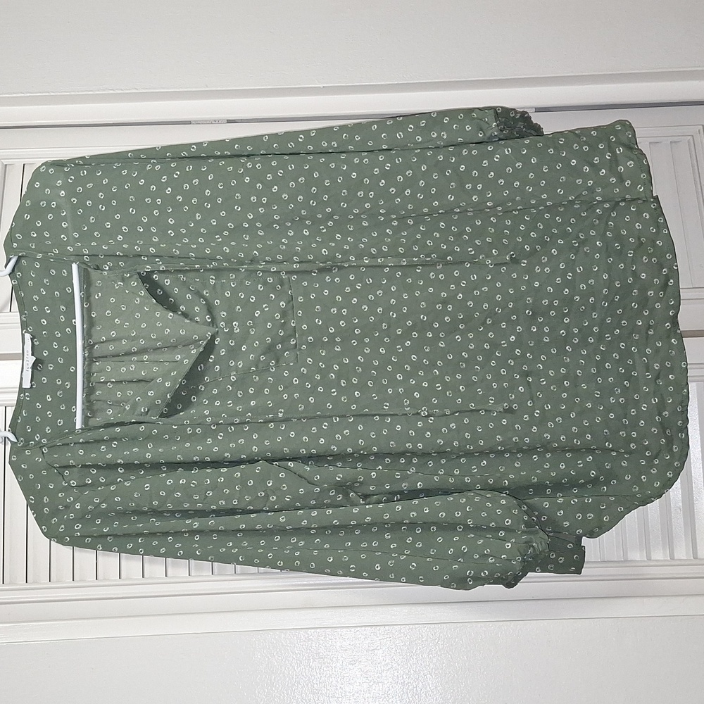 Fun 2 Fun (1x) green and white three fourths long sleeve blouse